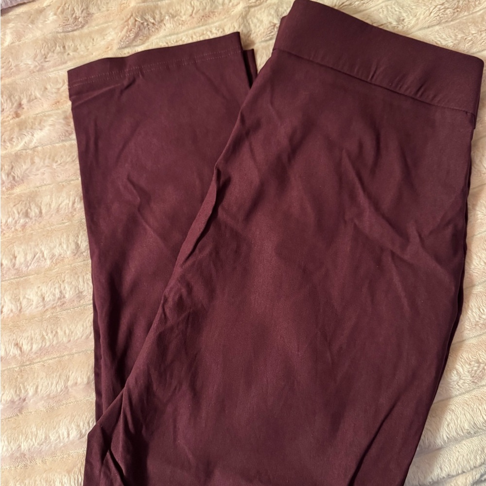 New with tags women’s skinny ankle pants, burgundy color